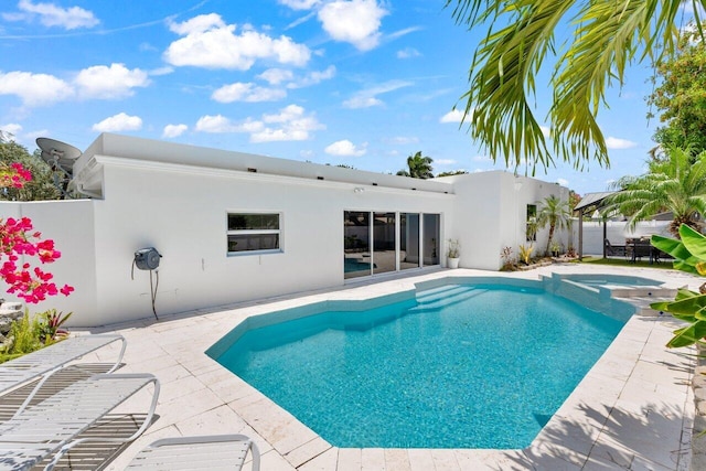 2611 NE 49th St, Lighthouse Point, FL 33064 - view of swimming pool with a patio area and a pool with connected hot tub