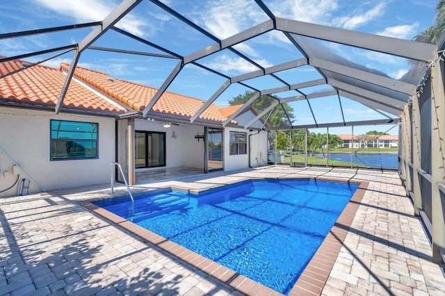 3 Independence Ct, Deerfield Beach, FL 33442 - swimming pool featuring a patio and glass enclosure