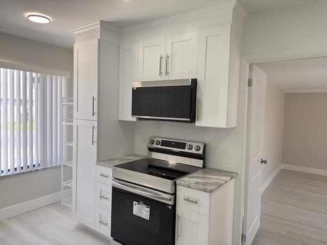 14814 Wildflower Ln, Delray Beach, FL 33446 - kitchen with stainless steel appliances, light wood-style flooring, white cabinetry, and baseboards
