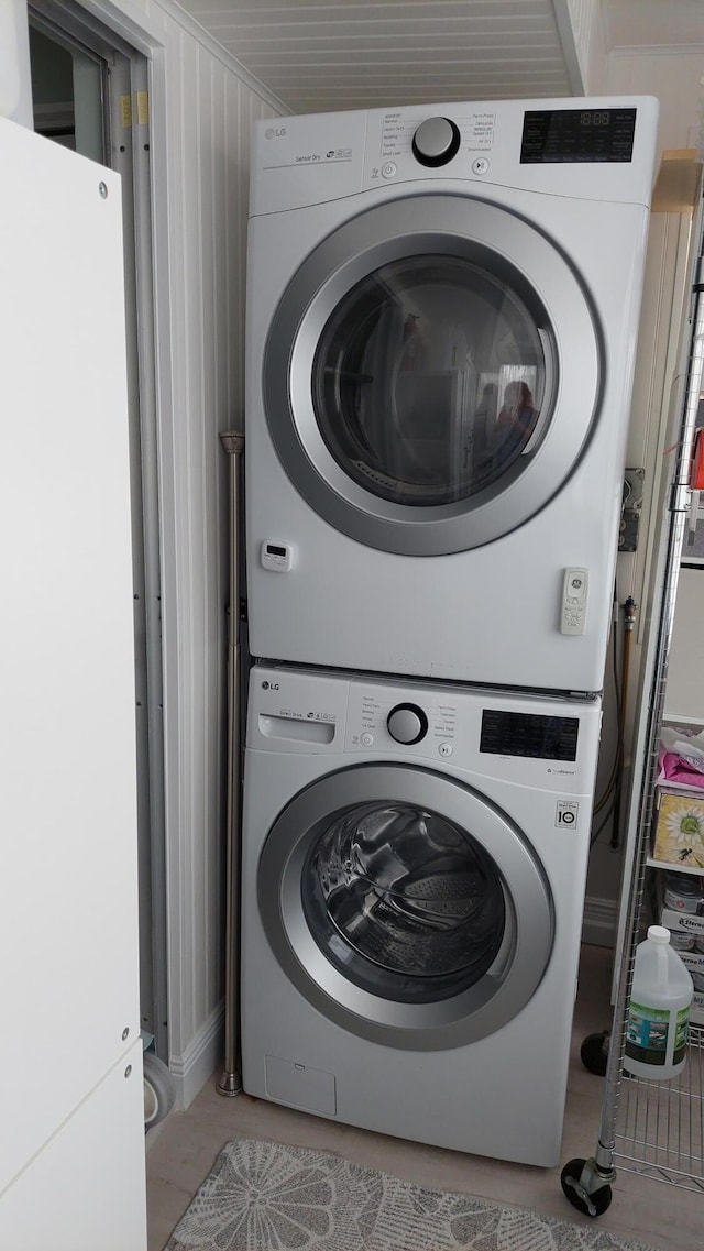 79 Saxony B B, Delray Beach, FL 33446 - laundry room with stacked washer / drying machine