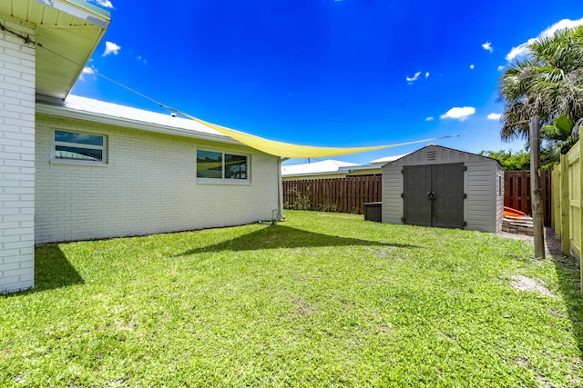 view of yard featuring a storage shed and an outdoor structure