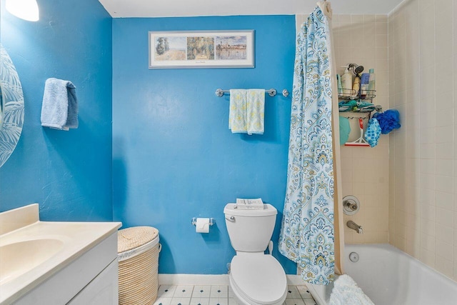 2890 SW 22nd Cir Unit 242B, Delray Beach, FL 33445 - bathroom featuring toilet, baseboards, shower / tub combo with curtain, and vanity