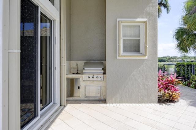 212 Montant Dr, Palm Beach Gardens, FL 33410 - view of patio featuring a sink