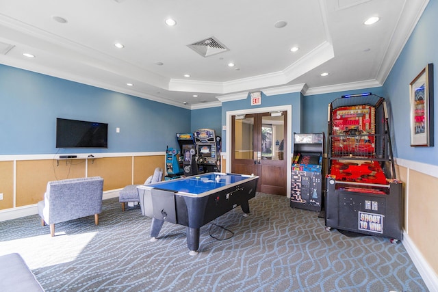 recreation room featuring carpet, crown molding, a tray ceiling, recessed lighting, and baseboards