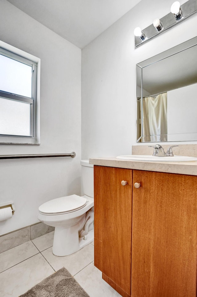 8066 Stirrup Cay Ct, Boynton Beach, FL 33436 - full bath featuring toilet, vanity, tile patterned floors, and a shower with curtain