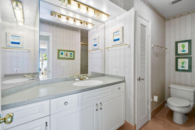 17187 Bay St, Jupiter, FL 33477 - full bath featuring a closet, vanity, toilet, tile patterned flooring, and wallpapered walls