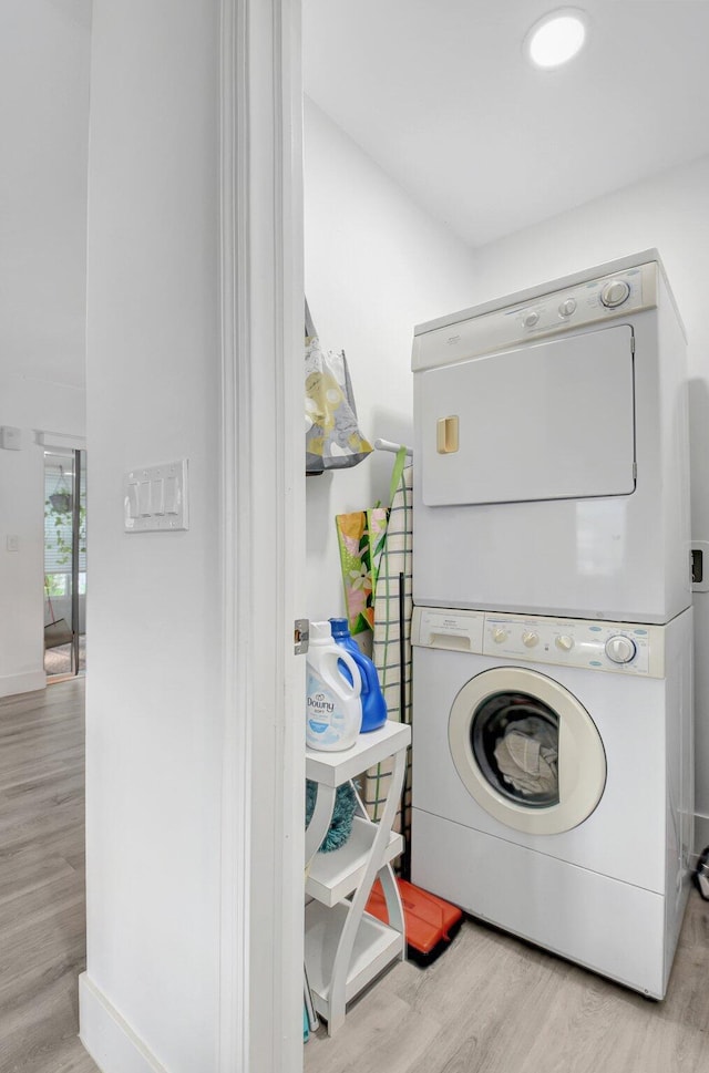 10164 40th Way S Unit 256, Boynton Beach, FL 33436 - bathroom with vanity, wood finished floors, baseboards, and a ceiling fan