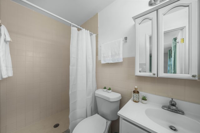 251 Grape Rd NW, Lake Placid, FL 33852 - full bathroom featuring a tile shower, vanity, tile walls, and toilet