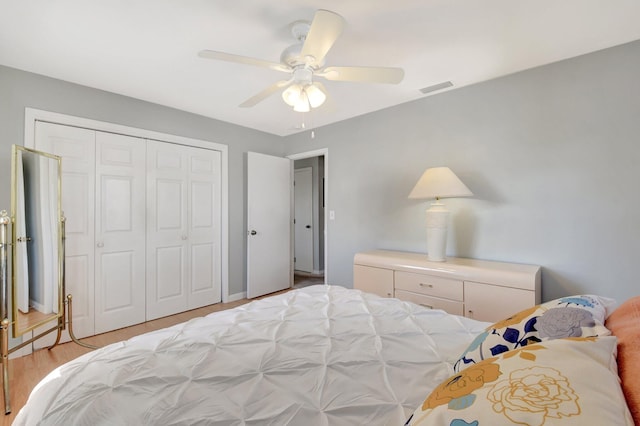 bedroom featuring a closet, light wood-style flooring, and ceiling fan