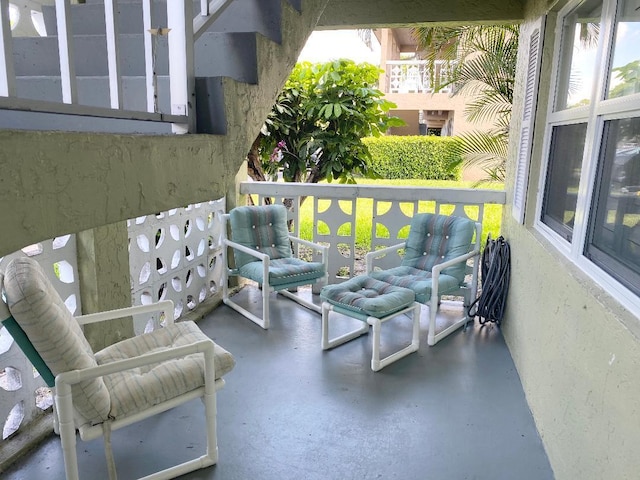 balcony featuring covered porch