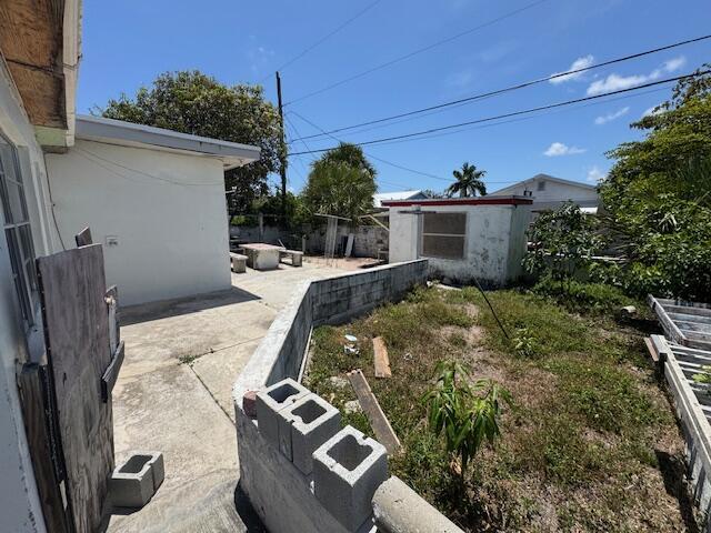 view of yard featuring a patio and fence