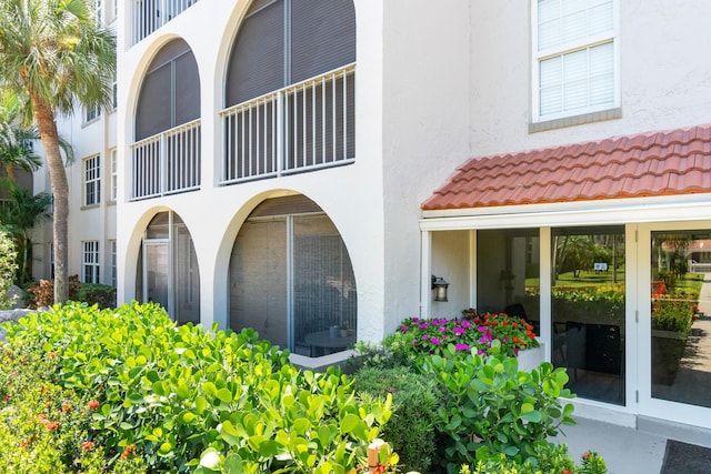250 NE 20th St Unit 1220, Boca Raton, FL 33431 - view of property exterior with stucco siding, a balcony, and a tile roof