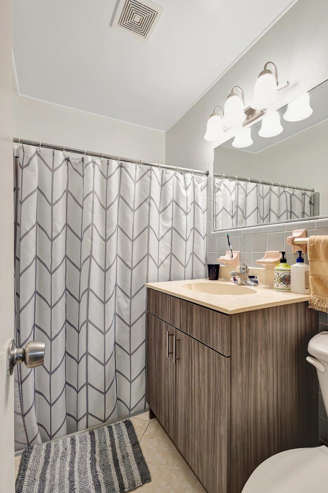 2425 S Florida Mango Rd, West Palm Beach, FL 33406 - full bathroom featuring toilet, vanity, and curtained shower