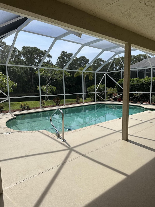 207 Pennock Trace Dr, Jupiter, FL 33458 - swimming pool with a patio and glass enclosure