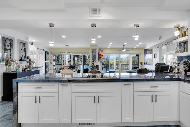 1537 E Hillsboro Blvd Unit 341, Deerfield Beach, FL 33441 - kitchen featuring black cooktop, white cabinetry, open floor plan, a ceiling fan, and recessed lighting
