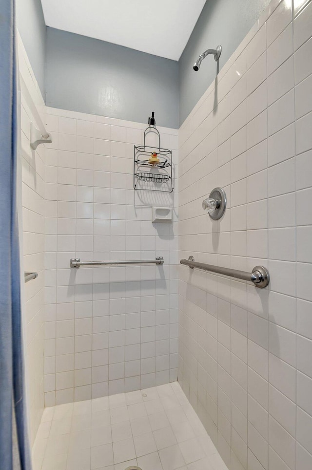 2115 SW 22nd St, Boynton Beach, FL 33426 - bathroom with a tile shower