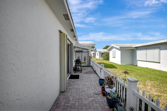 2115 SW 22nd St, Boynton Beach, FL 33426 - view of patio / terrace