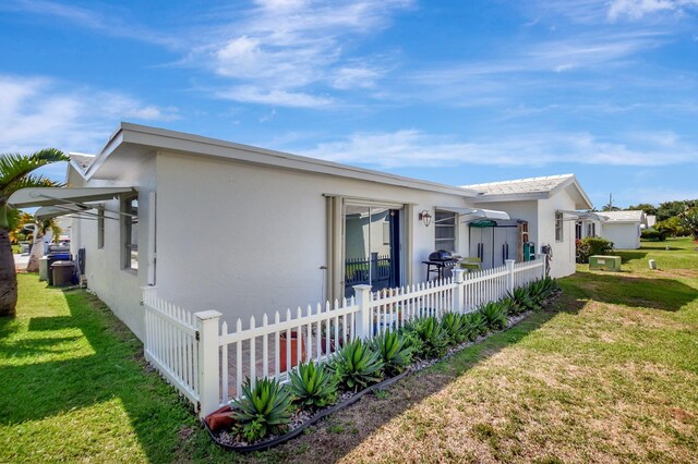 2115 SW 22nd St, Boynton Beach, FL 33426 - view of side of property featuring stucco siding