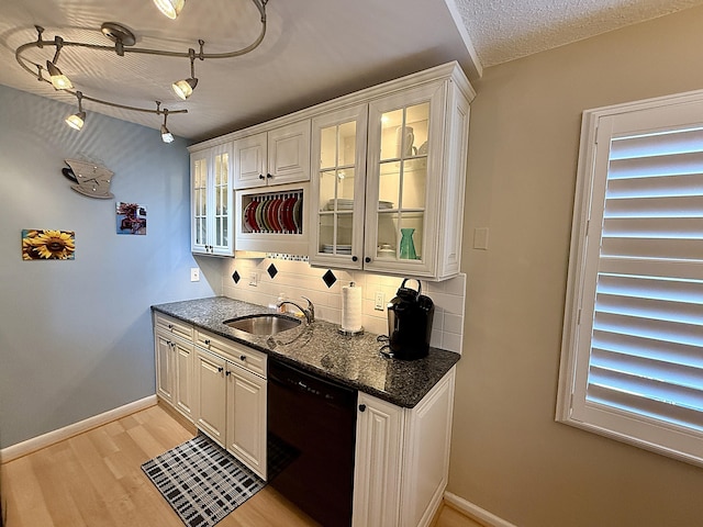 2060 Newport N, Deerfield Beach, FL 33442 - kitchen with black dishwasher, a sink, tasteful backsplash, light wood-style floors, and dark stone counters