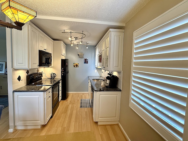 2060 Newport N, Deerfield Beach, FL 33442 - kitchen featuring black appliances, light wood finished floors, backsplash, a textured ceiling, and white cabinets