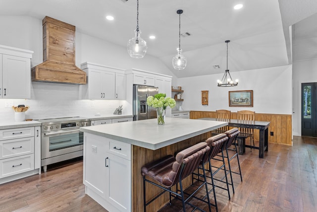 9544 Mockingbird Trl, Jupiter, FL 33478 - kitchen featuring appliances with stainless steel finishes, custom range hood, lofted ceiling, light countertops, and a kitchen island