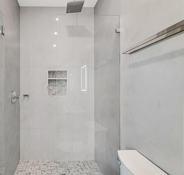 2929 Lorene Dr, Palm Springs, FL 33461 - full bathroom featuring toilet and tiled shower