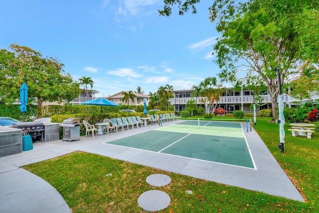 2161 NE 42nd Ct Unit 116, Lighthouse Point, FL 33064 - surrounding community with a lawn