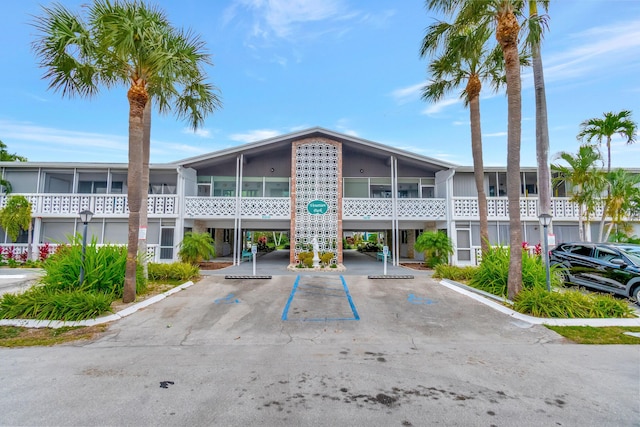 2161 NE 42nd Ct Unit 116, Lighthouse Point, FL 33064 - view of property featuring uncovered parking