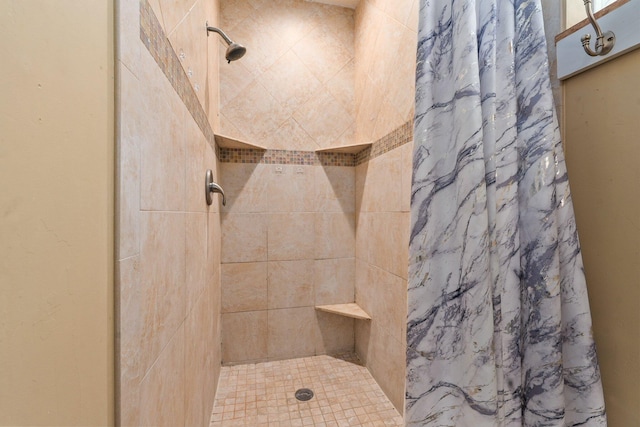 2560 50th Ave, Vero Beach, FL 32966 - bathroom featuring a tile shower
