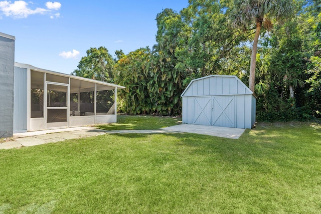 2560 50th Ave, Vero Beach, FL 32966 - view of green lawn featuring a sunroom