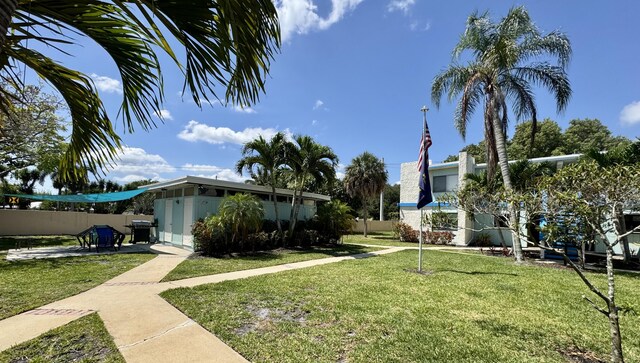 1560 NE 12th Ter Unit D9, Jensen Beach, FL 34957 - view of yard