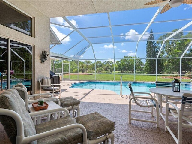 6575 NW Pomona Ct, Port Saint Lucie, FL 34983 - outdoor pool with a patio area, a lanai, and a ceiling fan