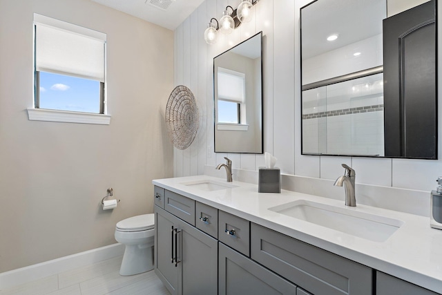 122 Cerulean Key Way, Jupiter, FL 33478 - full bath featuring baseboards, toilet, double vanity, and tiled shower