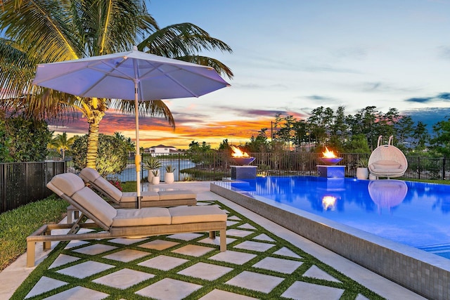122 Cerulean Key Way, Jupiter, FL 33478 - pool at dusk with a patio area