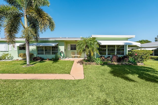 201 Bayview Ave Unit D, Boynton Beach, FL 33435 - view of front facade featuring a front lawn and stucco siding