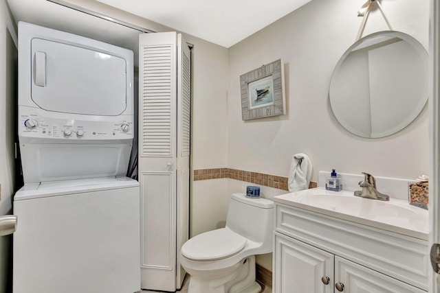 1518 15th Ln, Palm Beach Gardens, FL 33418 - bathroom with stacked washer / drying machine, vanity, and a closet