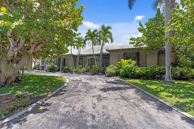 112 Algoma Rd, Palm Beach, FL 33480 - single story home with stucco siding, curved driveway, and a front lawn