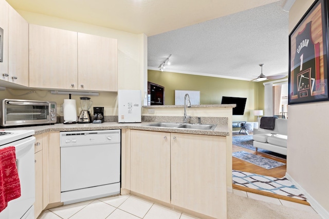 1801 N Flagler Dr Unit 931, West Palm Beach, FL 33407 - kitchen featuring white appliances, a sink, a peninsula, open floor plan, and ceiling fan