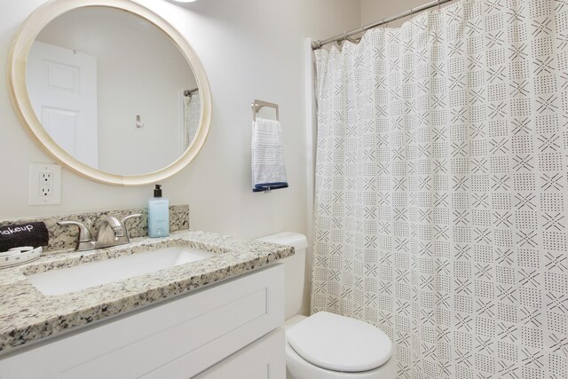 2559 Conroy Dr, North Palm Beach, FL 33403 - bathroom featuring toilet, vanity, and curtained shower