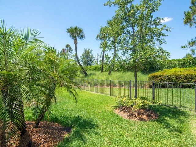 5082 Monroe Cir, Vero Beach, FL 32967 - view of yard