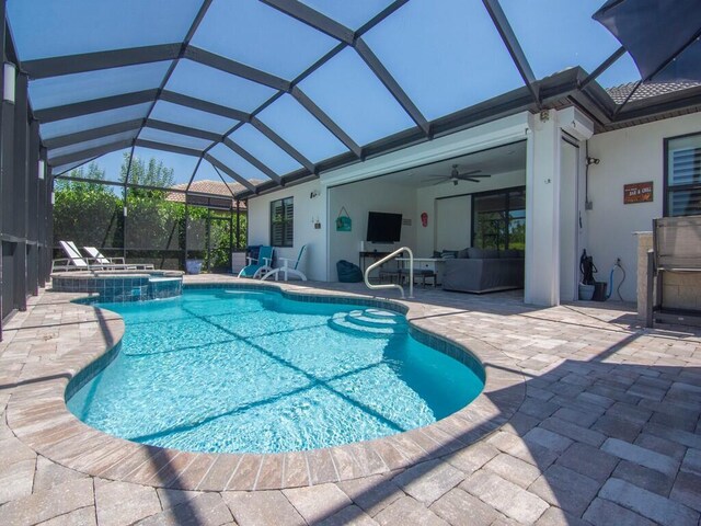 5082 Monroe Cir, Vero Beach, FL 32967 - view of swimming pool with a patio area, outdoor lounge area, a pool with connected hot tub, ceiling fan, and glass enclosure