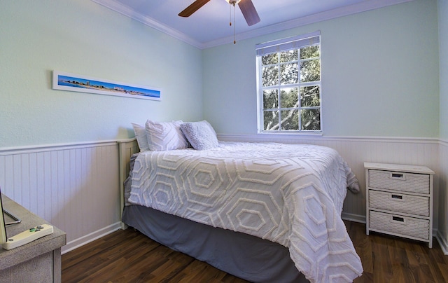 1406 W Wickham Cir Unit A, Delray Beach, FL 33445 - bedroom with a wainscoted wall, wood finished floors, crown molding, and a ceiling fan