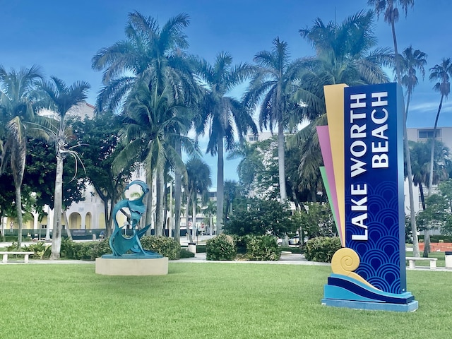 1120 S Federal Hwy, Lake Worth, FL 33460 - view of property's community featuring a lawn