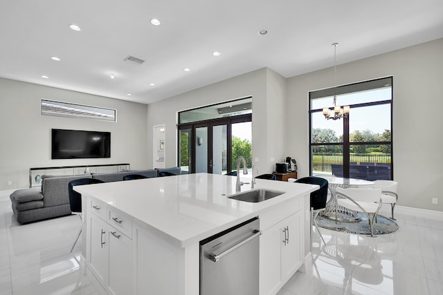 kitchen with a sink, dishwasher, a chandelier, an island with sink, and recessed lighting