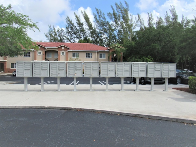 3810 N Jog Rd Unit 204, West Palm Beach, FL 33411 - surrounding community with mail area