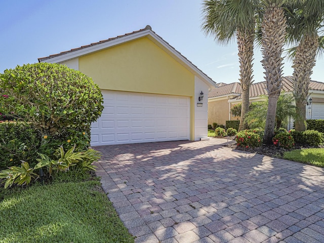 5151 Formosa Cir, Vero Beach, FL 32967 - view of front of home featuring stucco siding, a garage, driveway, and a tile roof