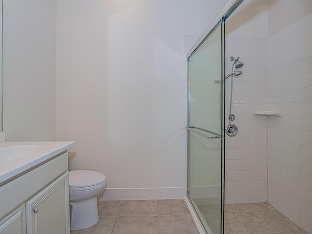 5151 Formosa Cir, Vero Beach, FL 32967 - full bath featuring a stall shower, vanity, toilet, and tile patterned flooring