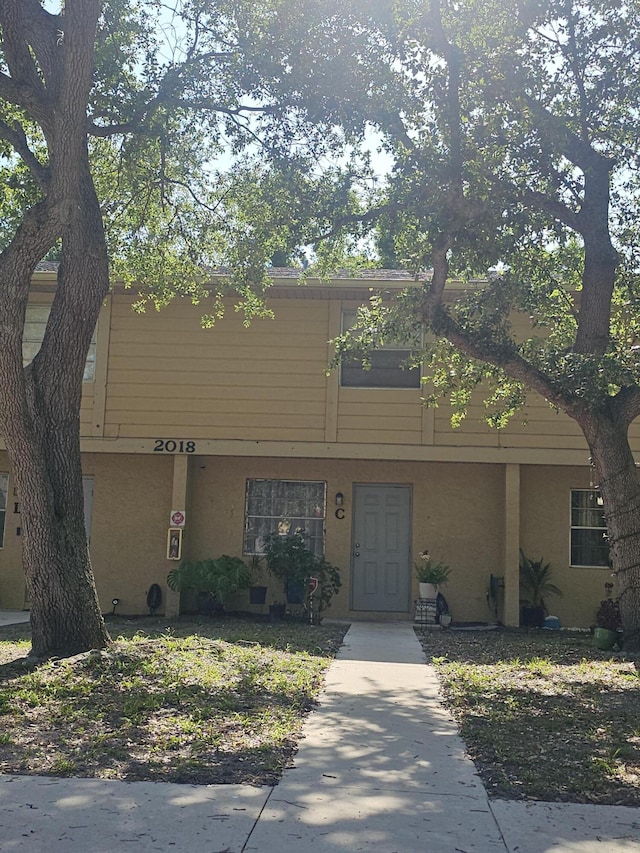 2018 S 10th St Unit C, Fort Pierce, FL 34950 - townhome / multi-family property featuring stucco siding