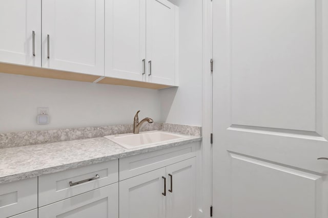17135 SW Ambrose Way, Port Saint Lucie, FL 34986 - laundry area with a sink