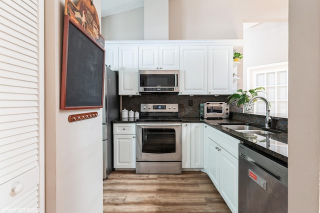 805 Harbour Pointe Way, Greenacres, FL 33413 - kitchen featuring stainless steel appliances, a sink, white cabinets, and tasteful backsplash